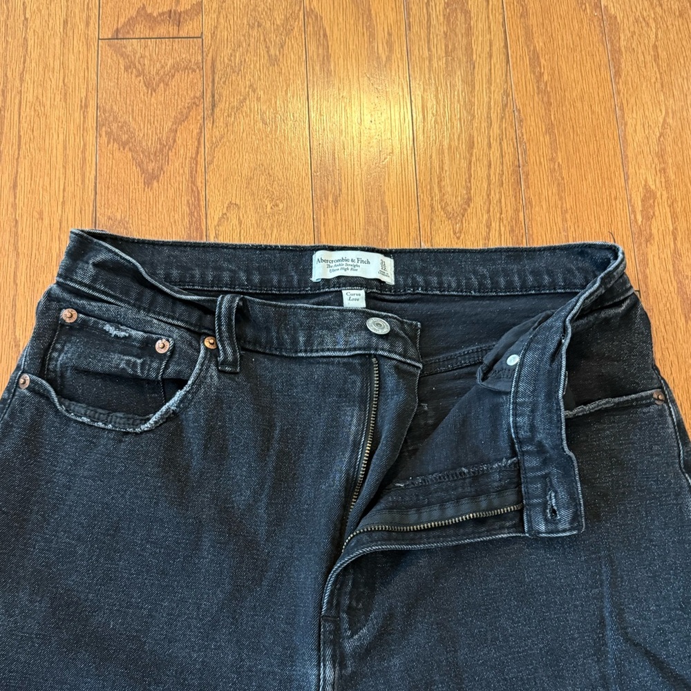 Abercrombie & Fitch Women’s Ankle Straight Ultra High Rise Black Jeans
